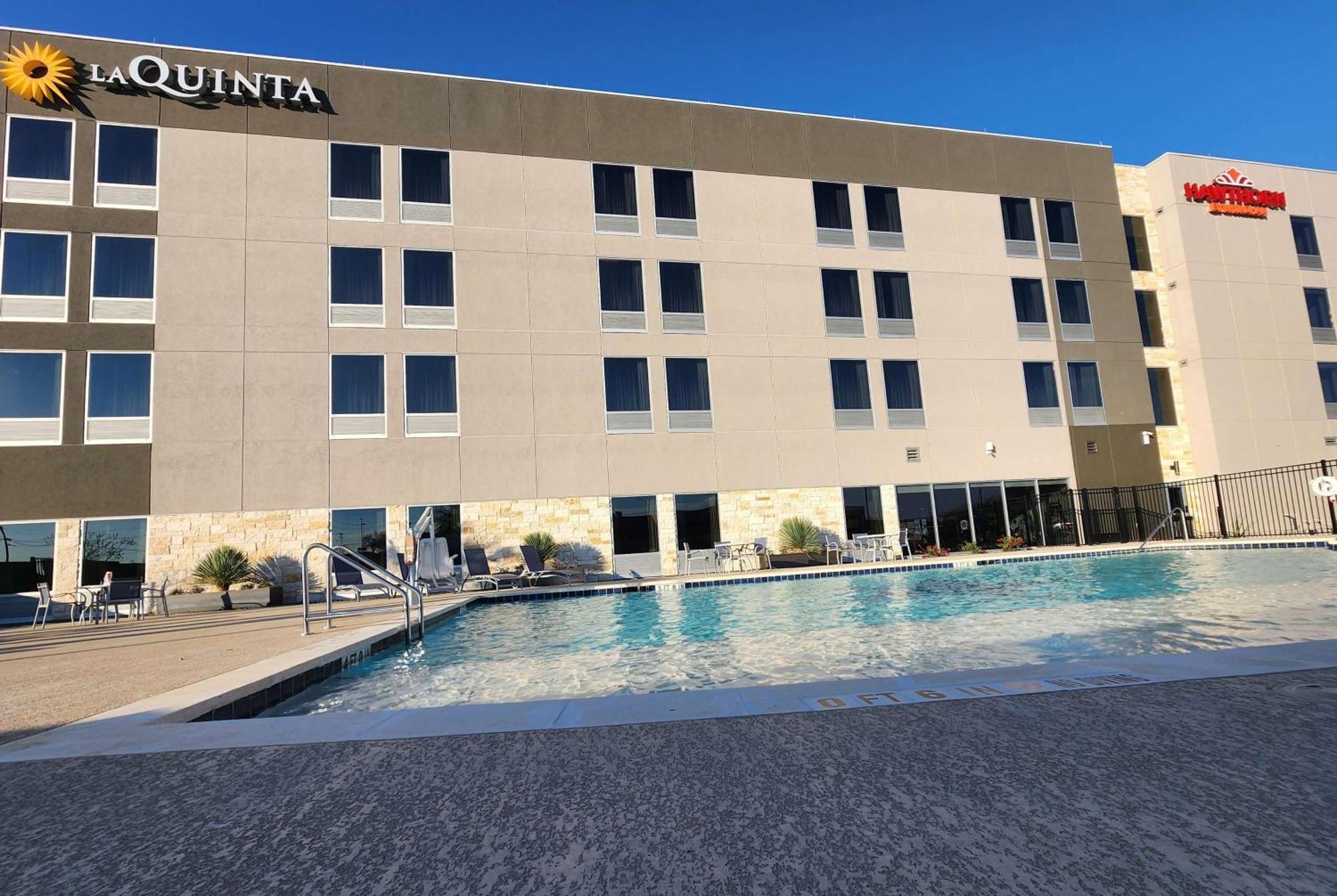 La Quinta Inn & Suites By Wyndham Del Rio Ngoại thất bức ảnh