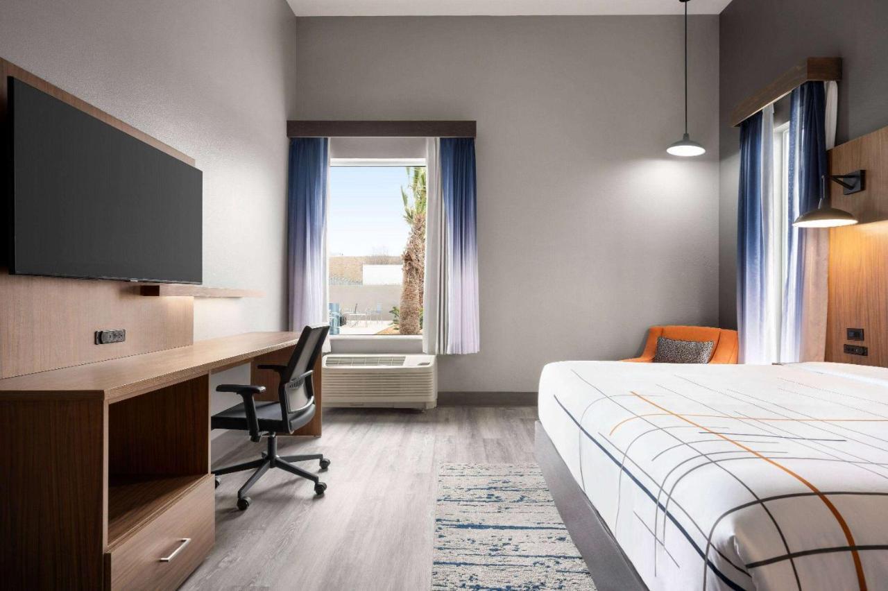 La Quinta Inn & Suites By Wyndham Del Rio Ngoại thất bức ảnh