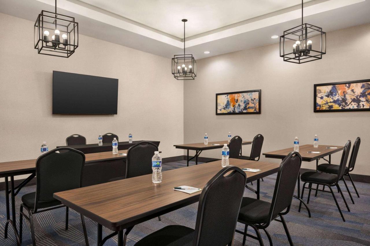 La Quinta Inn & Suites By Wyndham Del Rio Ngoại thất bức ảnh