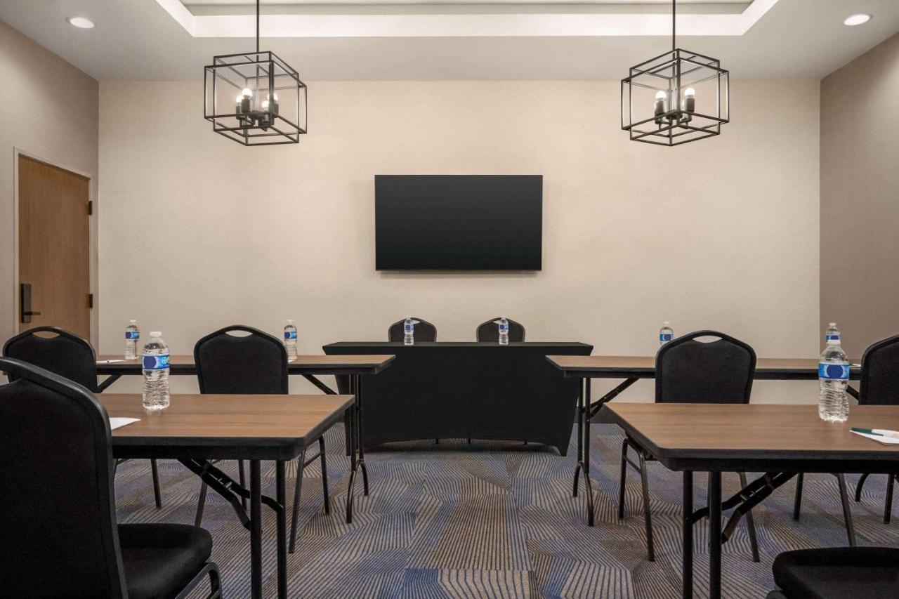 La Quinta Inn & Suites By Wyndham Del Rio Ngoại thất bức ảnh